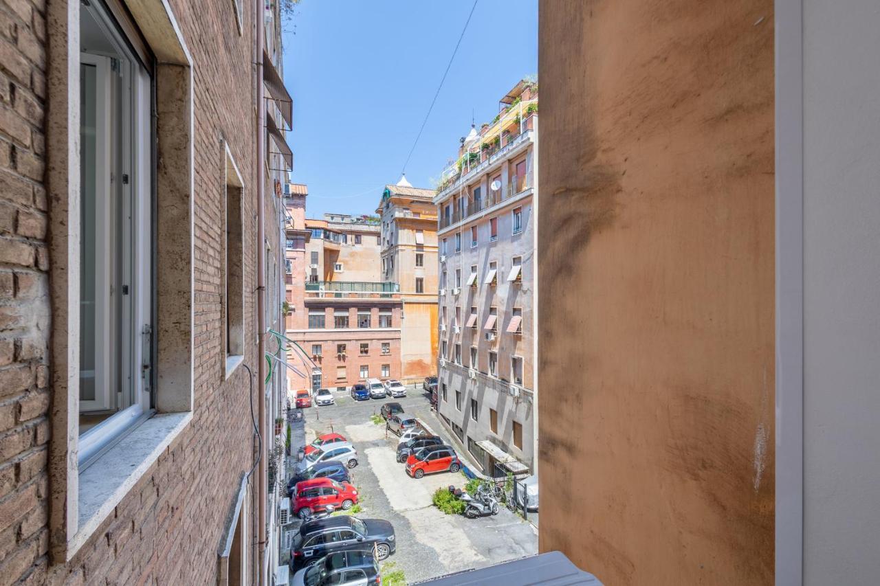 Apartment Iflat Wood And Marble Riverfront Rome