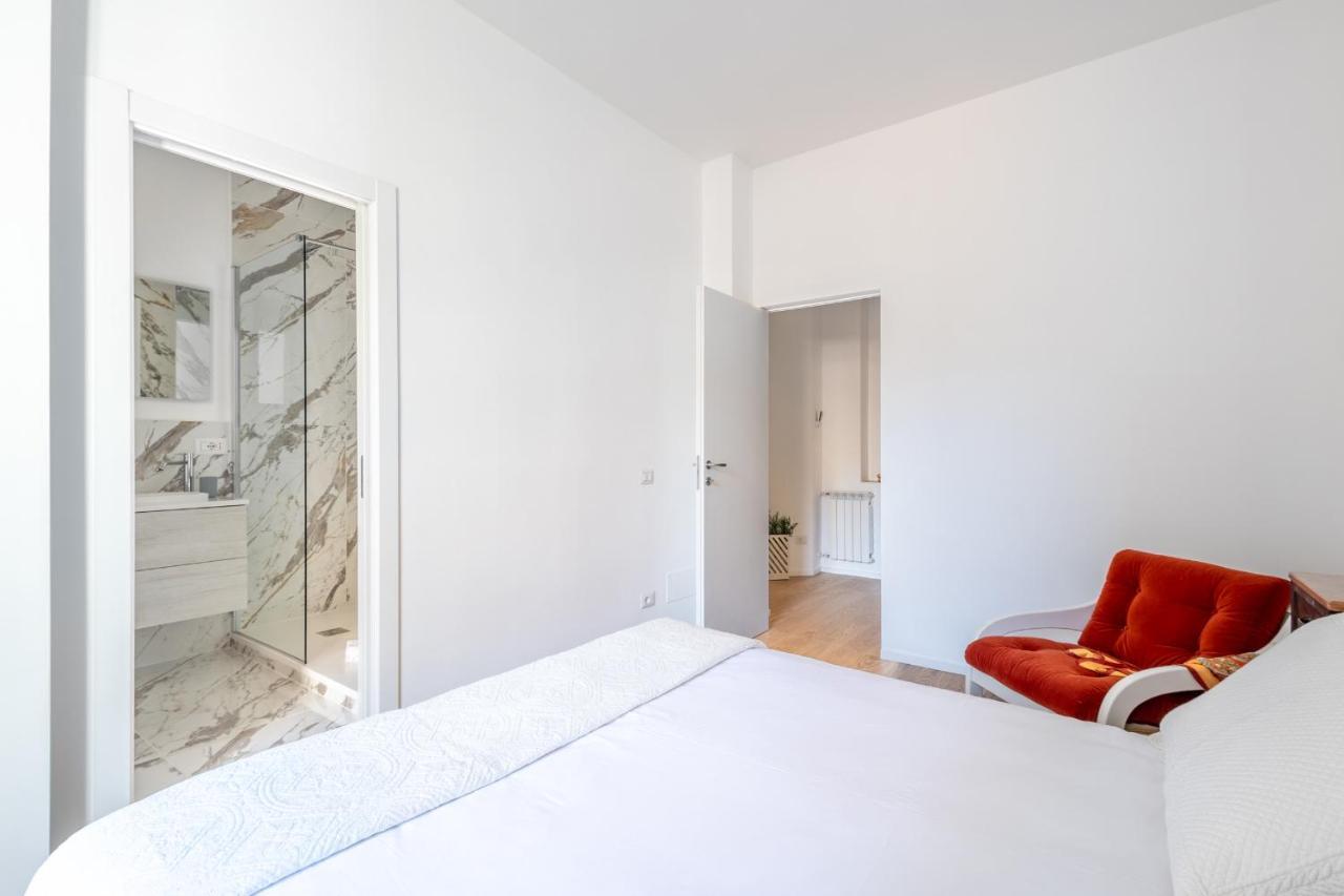 Iflat Wood And Marble Riverfront Rome